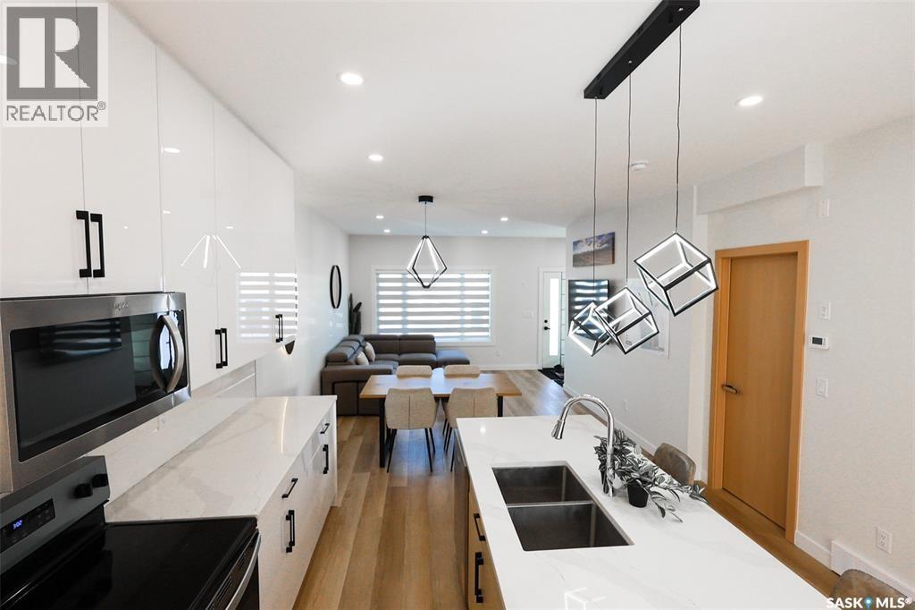 1543 Richardson Road, Saskatoon, SK - Indoor Photo Showing Kitchen With Upgraded Kitchen