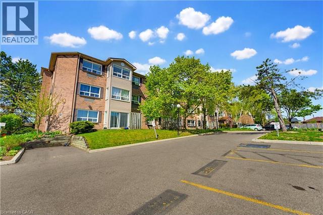 30 HUGO Crescent Unit# 110  Kitchener, ON N2M 3Z2