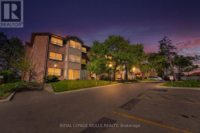 110 - 30 HUGO CRESCENT  Kitchener, ON N2M 3Z2