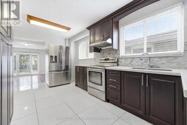 3027 CORAL DRIVE  Mississauga, ON L4T 1Z2
