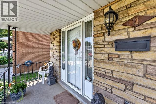 11 FASSETT Avenue  Hamilton, ON L9C 4E6