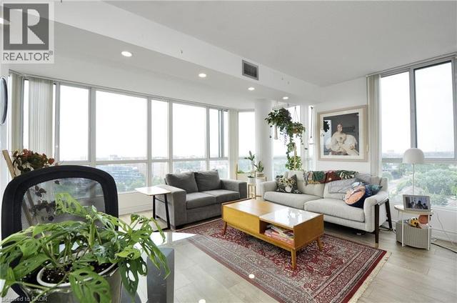 145 HILLCREST Avenue Unit# 1003  Mississauga, ON L5B 3Z1