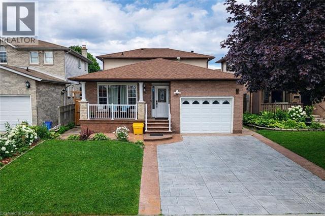 214 MERRILEE Crescent  Hamilton, ON L9A 5E2
