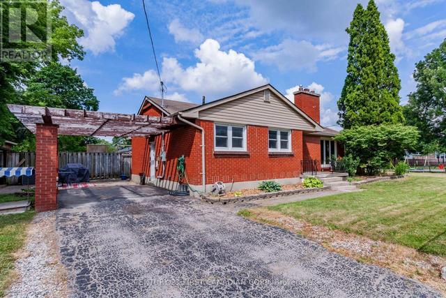 1721 MOFFATT AVENUE  London East (East H), ON N5W 2A2