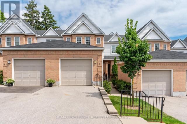7 - 1570 RICHMOND STREET  London North, ON N6G 4W1