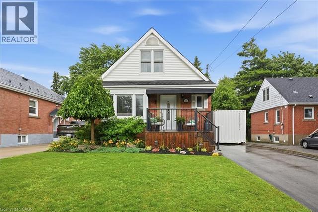 13 EAST 41ST Street  Hamilton, ON L8T 2Z3