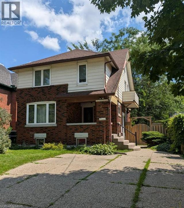 223 WELLINGTON Street N  Kitchener, ON N2H 5K6