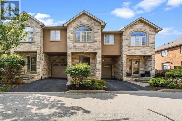 24 - 2282 ORCHARD ROAD  Burlington, ON L7L 0B5