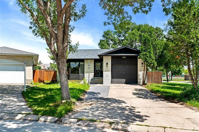 215 Garton AVE  Winnipeg, MB R3R 2C3