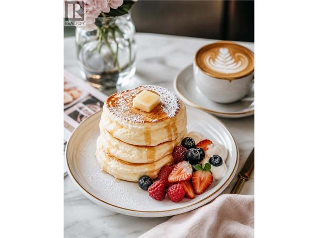 2 1510 ROBSON STREET  Vancouver, BC V6G 3C4