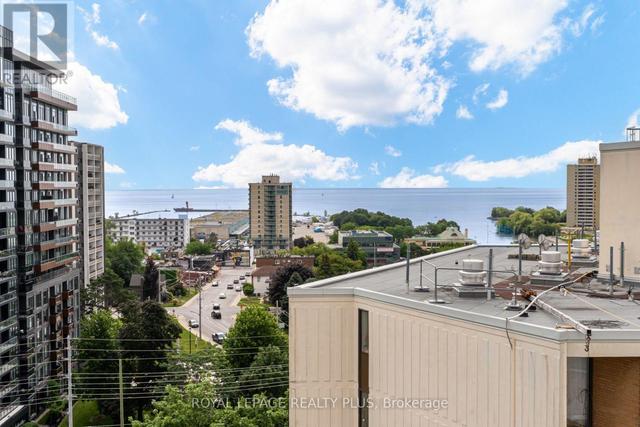 PH 4 - 39 STAVEBANK ROAD N  Mississauga, ON L5G 4N7