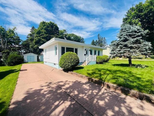 7 Franklyn Street  Amherst, NS B4H 3X3