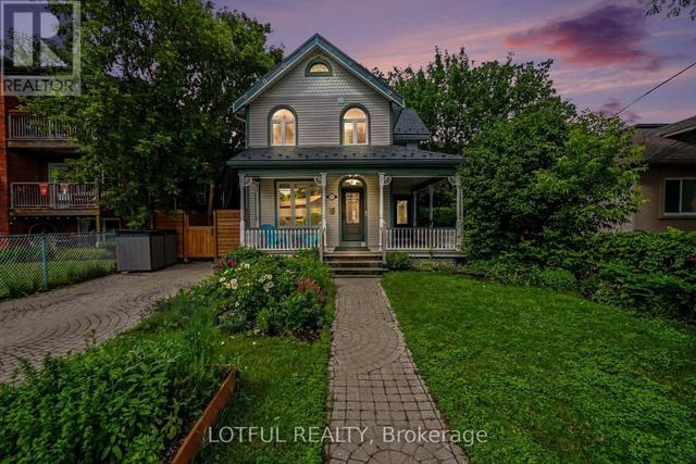 518 HILSON AVENUE  Ottawa, ON K1Z 6C8