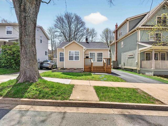 6520 Roslyn Road  Halifax, NS B3L 2M9