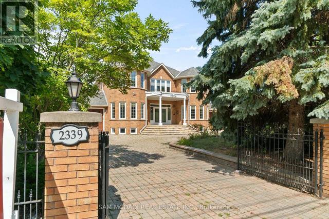 2339 GLENGARRY ROAD  Mississauga, ON L5C 1Y1