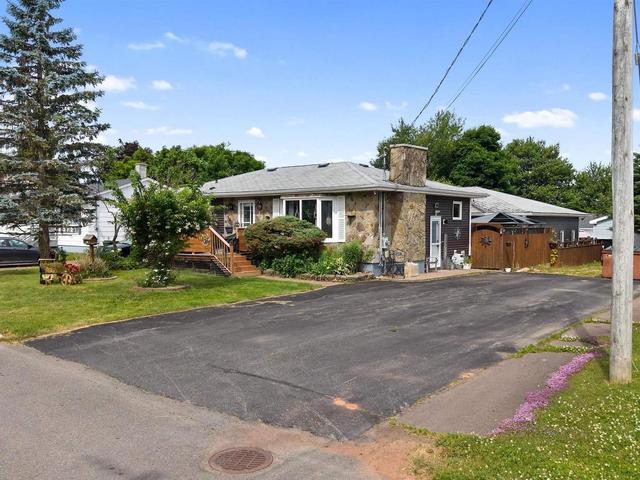 16 Rogers Avenue  Amherst, NS B4H 2J7