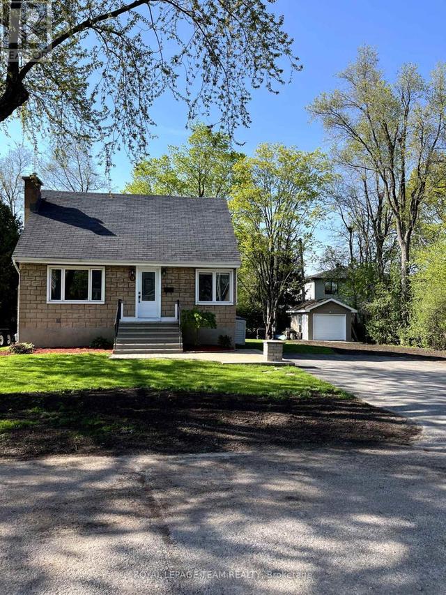 9 TOWER ROAD E  Ottawa, ON K2G 2E2