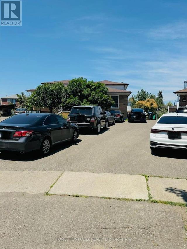 3145 MALLBRIDGE CRESCENT  Mississauga, ON L4T 2C5