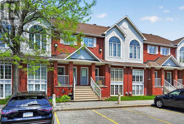 62 BRISTON PRIVATE  Ottawa, ON K1G 5P5