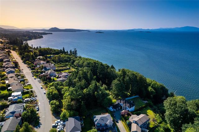 6210 Icarus Dr Nanaimo, BC V9V 1B8
