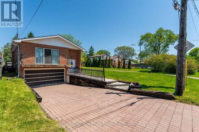 1069 ALEXANDRA AVENUE  Mississauga, ON L5E 2A1
