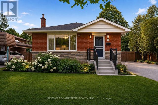 715 DRURY LANE  Burlington, ON L7R 2X9