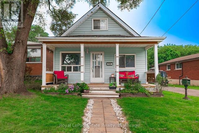717 KNOX AVENUE  Hamilton (Parkview), ON L8H 6K7