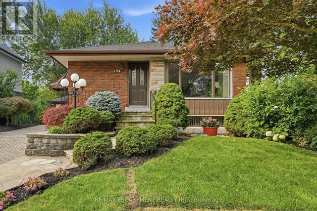 104 DALLAS AVENUE  Hamilton, ON L8V 2E9