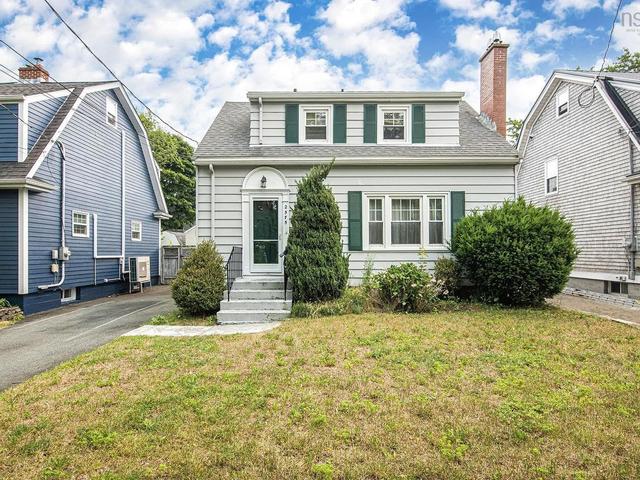 2575 Connaught Avenue  Halifax Peninsula, NS B3L 2Z5