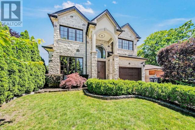 484 AVONWOOD DRIVE  Mississauga, ON L5G 1Y9