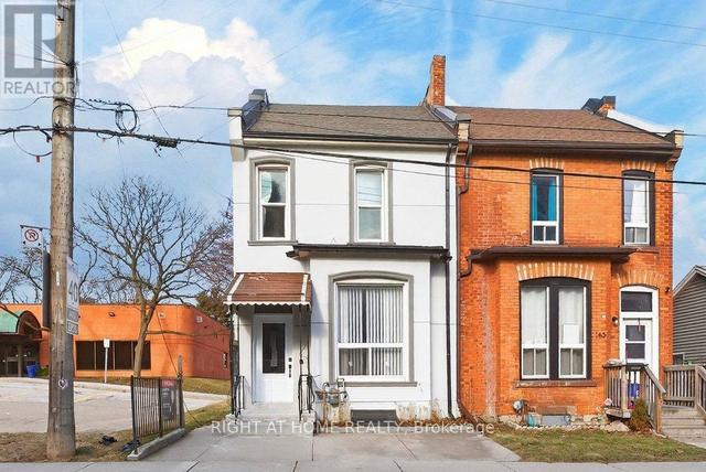 141 RAY STREET N  Hamilton, ON L8R 2Y3