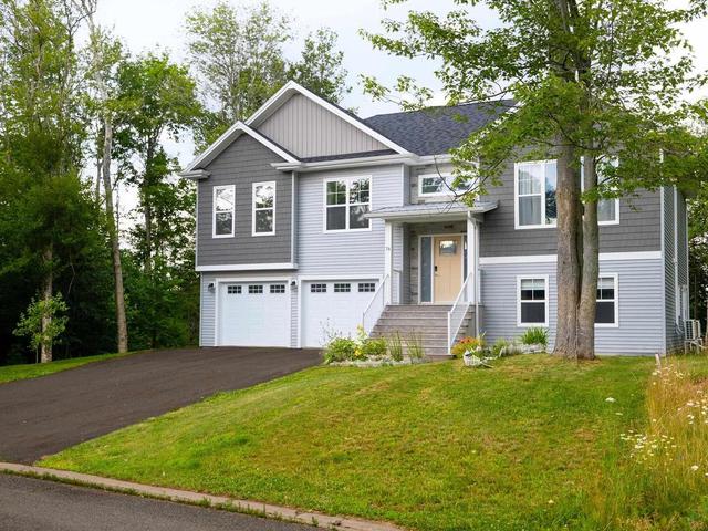 74 England Circle  Charlottetown, PE C1E 1W9