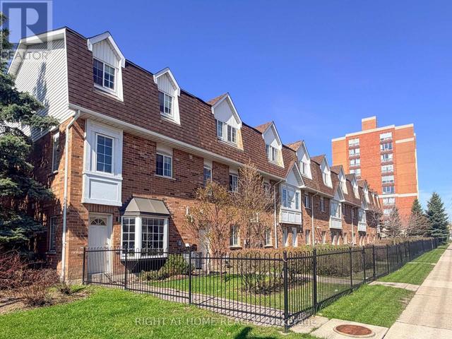 28 - 1525 SOUTH PARADE COURT  Mississauga, ON L5M 6E9