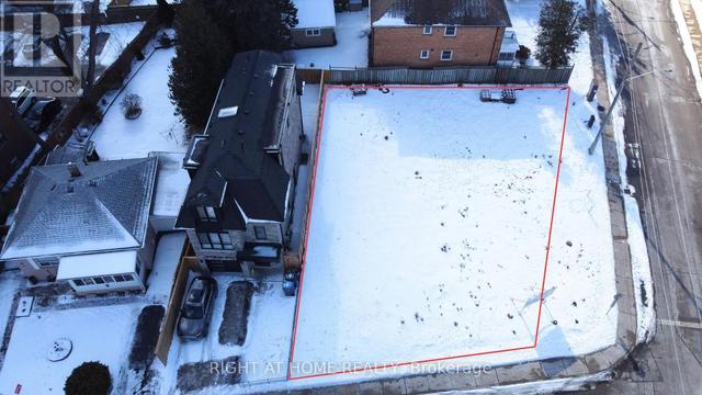 10 B AND C BENSON AVENUE  Mississauga, ON L5H 2P2