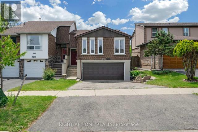 3241 MCCARTHY COURT  Mississauga, ON L4Y 3Z4