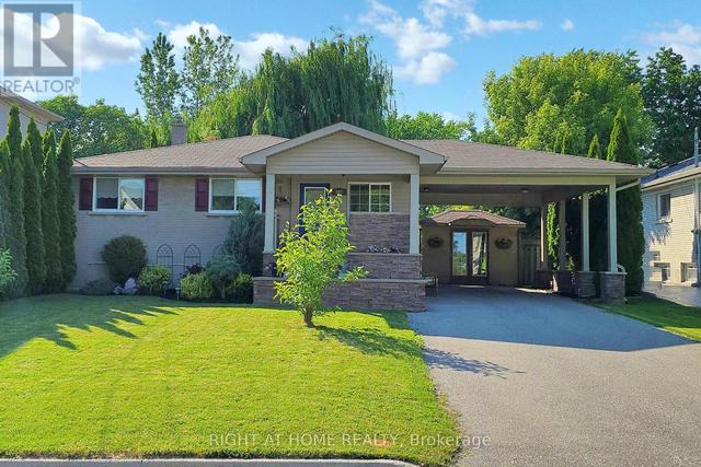 907 FOURTH STREET  Mississauga, ON L5E 1J8