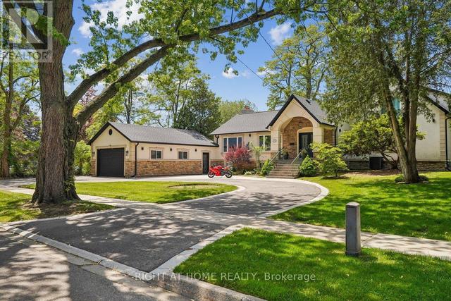 2090 STONEHOUSE CRESCENT  Mississauga, ON L5H 3J1