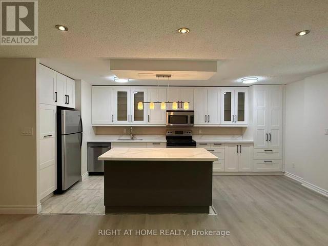 109 - 3025 THE CREDIT WOODLANDS DRIVE  Mississauga, ON L5C 2V3