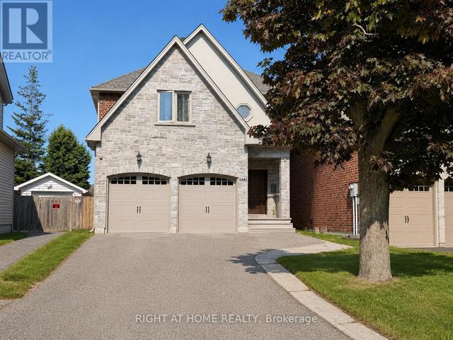 1049 GREAVES AVENUE  Mississauga, ON L5E 1W4