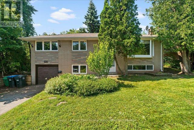 132 VISTA BOULEVARD  Mississauga, ON L5M 1V9
