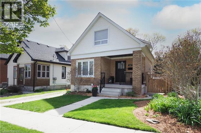 123 SAMUEL Street  Kitchener, ON N2H 1P9