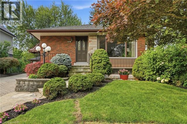 104 DALLAS Avenue  Hamilton, ON L8V 2E9