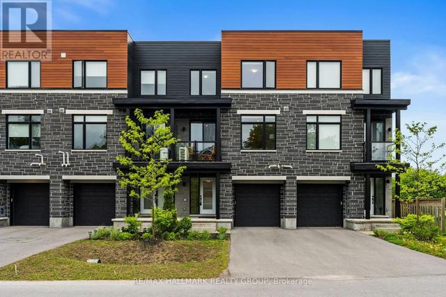 43 BACHMAN TERRACE  Ottawa, ON K2L 1W2