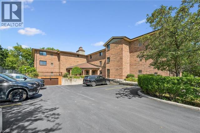 4 ALBERT Street Unit# 105  Cambridge, ON N1R 3M4