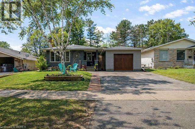 102 CENTURY HILL Drive  Kitchener, ON N2E 2H8