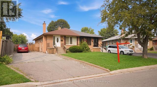 7089 LANDEN COURT  Mississauga, ON L4T 2H9