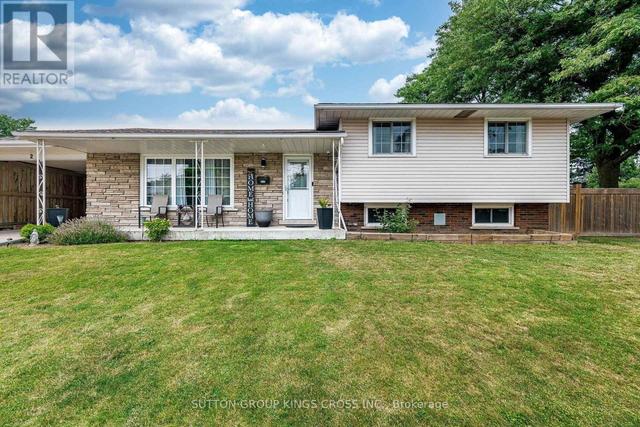 2 MAITLAND AVENUE  Hamilton, ON L9A 3J3
