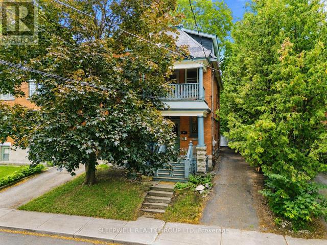 80 FOURTH AVENUE  Ottawa, ON K1S 2L2