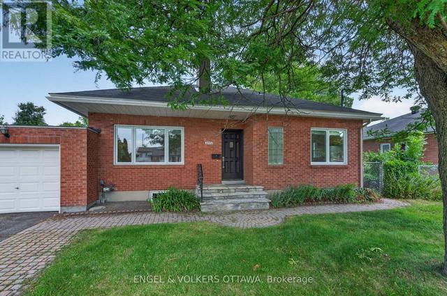 2445 ALTA VISTA DRIVE  Ottawa, ON K1H 7M9