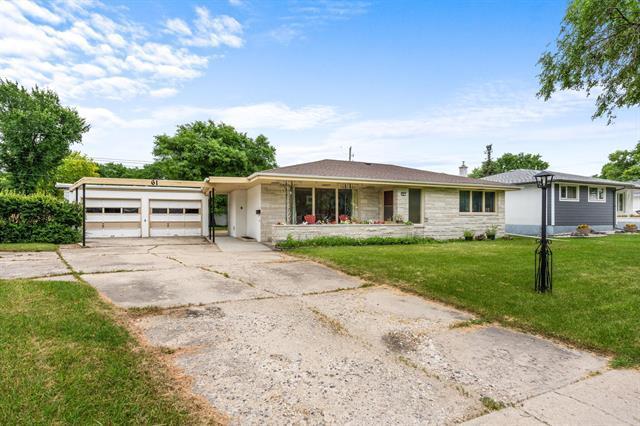 61 Verbena ST  Winnipeg, MB R2V 3A6